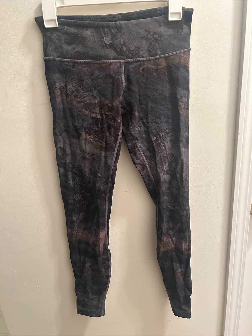 lululemon athletica women’s Black Marbled Leggings